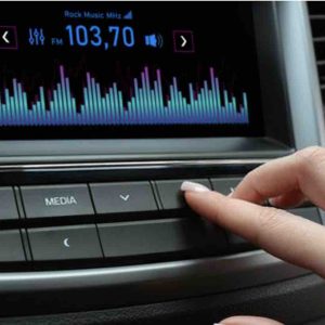 Des organisations internationales plaident pour que la radio reste «accessible au plus grand nombre», en particulier en voiture