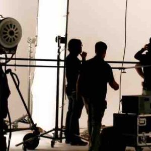 France TV Slash : la nouvelle série «Nos vies en l’air» en tournage du 19 février au 12 avril à Paris et à Tours