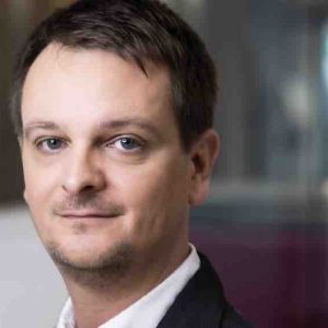 J. FIGUE (M6) : «Nous avons ainsi dépassé le million d’écoutes de podcast sur l’application Gulli» Julien FIGUE Directeur délégué adjoint des antennes Jeunesse du Groupe M6