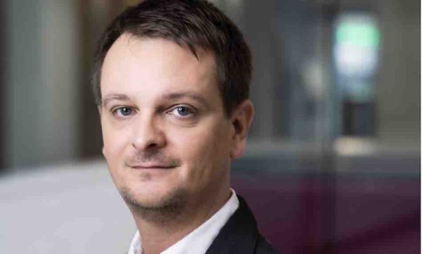 J. FIGUE (M6) : «Nous avons ainsi dépassé le million d’écoutes de podcast sur l’application Gulli» Julien FIGUE Directeur délégué adjoint des antennes Jeunesse du Groupe M6