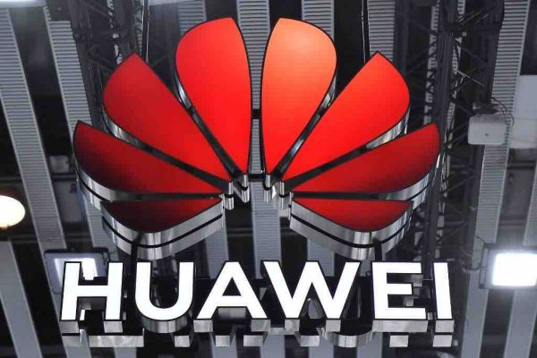 En réplique à l’iPhone 16, Huawei lance un téléphone pliable en trois