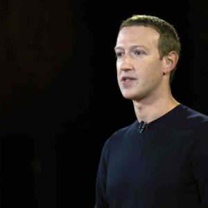 Le patron de Meta, Mark Zuckerberg, échange avec le Premier ministre japonais au sujet des risques associés à l’IA