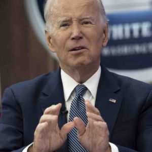 Un consultant politique américain à l’origine des appels automatisés (robocalls) et truqués, usurpant la voix du président américain Joe Biden