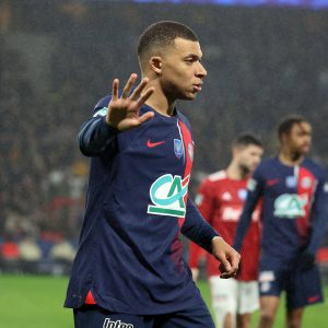 Mbappé quitte le PSG : quel impact sur les négociations des droits TV de la Ligue 1 
