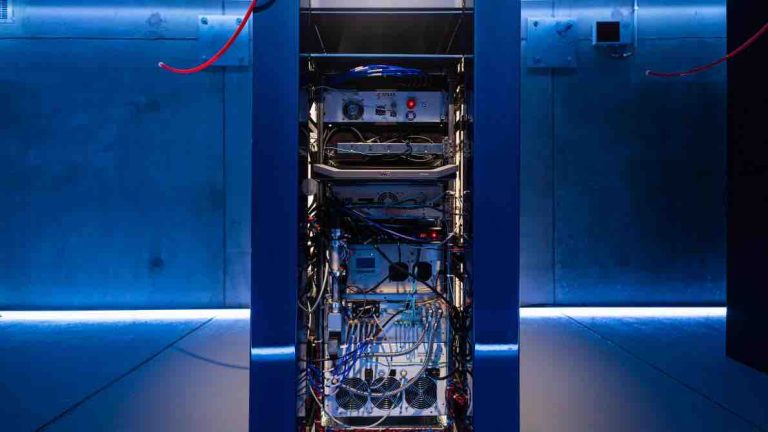 Inauguration du premier ordinateur quantique commercial livré à une société privée  dans l’UE