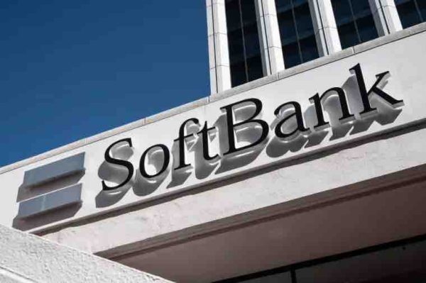 Le géant technologique japonais SoftBank Group  envisage d’investir dans la pépite française de l’intelligence artificielle Mistral AI