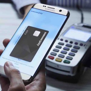 Le système de paiement mobile Samsung Pay n’acceptera plus, à compter de début avril, les cartes de paiement russes Mir