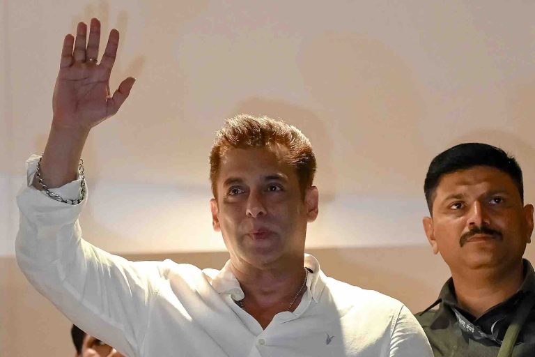 Inde: deux membres d’un gang criminel indien arrêtés mardi par la police après l’attaque du domicile d’une star de Bollywood