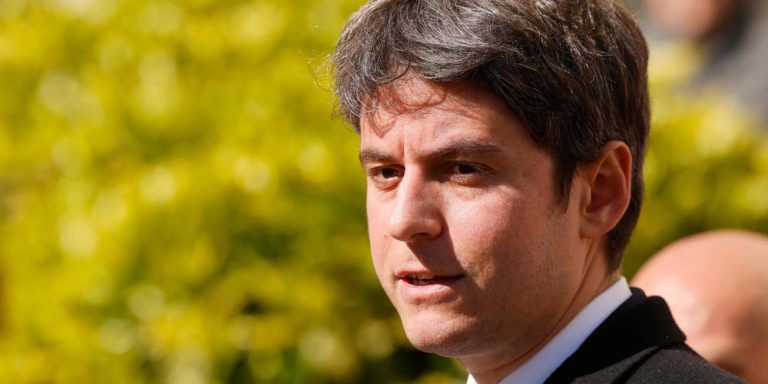 Repenser l’utilisation des écrans dans l’éducation, préconise Gabriel Attal