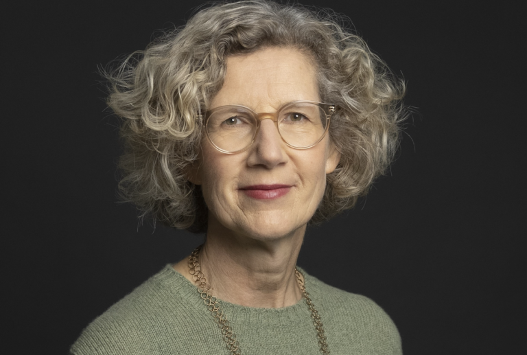 B. LAJOUANIE (Les Échos) : «54% de nos revenus proviennent du numérique»