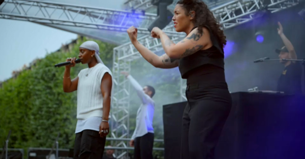 France Télévisions : le documentaire inédit «Chansigneuse - la musique au bout des doigts» jeudi 23 mai à 23h00 sur France 3 Paris Île-de-France et sur france.tv 