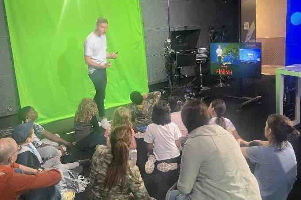 Altice France : les lauréats du concours Médiatiks à la découverte du métier de journaliste