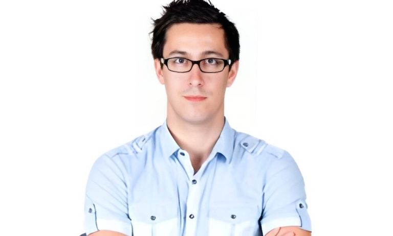 J. KERIHUEL (La Réserve Productions) : «On a créé la première émission de téléachat de voyage en France»