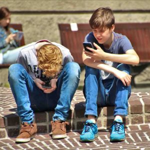 Le district scolaire de Los Angeles se prononce en faveur d’une interdiction totale de l’usage des smartphones dans les écoles publiques de la ville
