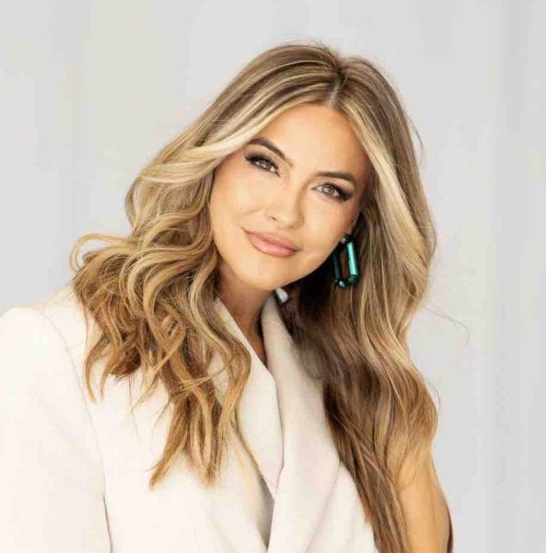 Prime Video : Chrishell Stause rejoint la série «Neighbours»