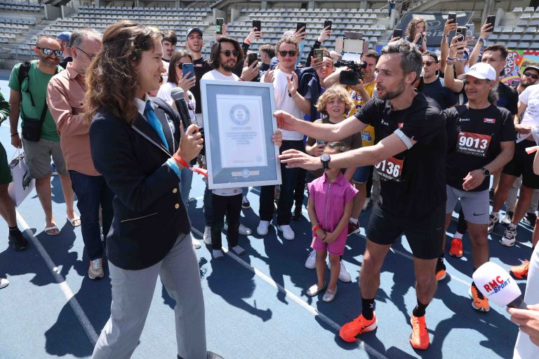 RMC bat le record du monde de course en relais !