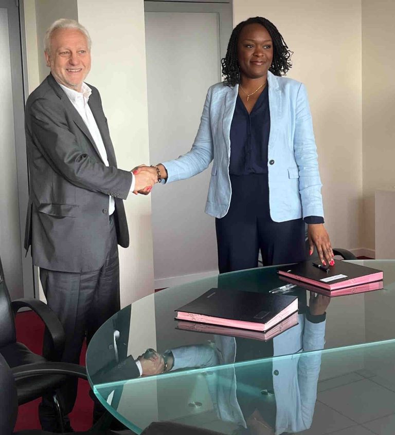 TV5MONDE: signature de la nouvelle Charte sur l’indépendance éditoriale et la déontologie de la rédaction de TV5MONDE