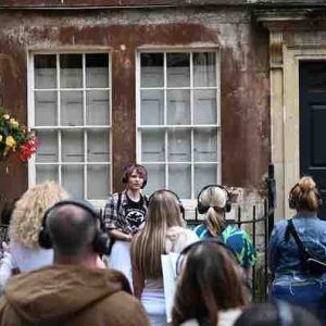 «Bridgerton»/ «The Crown» : le Royaume-Uni parie sur le «ciné-tourisme»