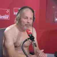 France Inter : à nouveau dévêtu, Philippe Katerine inaugure un billet d’humeur hebdomadaire