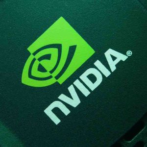Le champion américain des semi-conducteurs Nvidia fait mieux qu’attendu au 2T mais sa croissance ralentit