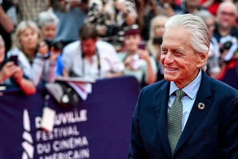 50 ans de cinéma à Deauville : Michael Douglas, une nouvelle directrice, et des célébrités comme Natalie Portman en vedette 