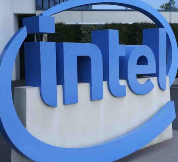 Semi-conducteurs: Berlin regrette le report du projet d’usine du fabricant américain de semi-conducteurs Intel en Allemagne