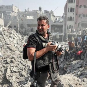 Prix Bayeux 2024: Le photographe gazaoui Mahmud Hams et le journaliste Rami Abou Jamous honorés pour leur courage et leur engagement 
