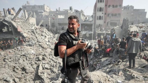 Prix Bayeux 2024: Le photographe gazaoui Mahmud Hams et le journaliste Rami Abou Jamous honorés pour leur courage et leur engagement 