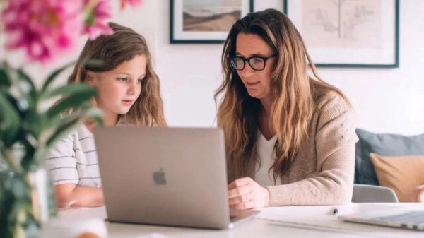Royaume-Uni et États-Unis unissent leurs forces pour renforcer la sécurité des enfants en ligne 