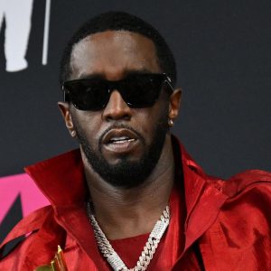 Violences sexuelles dans la musique : les accusations contre Diddy et Garth Brooks secouent l’industrie