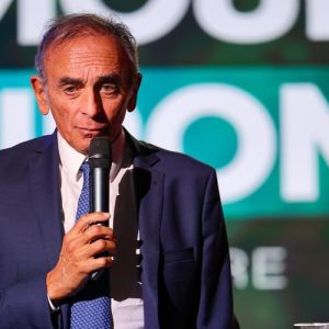 +Libres dénonce l’adaptation du livre d’Eric Zemmour par Canal+ 