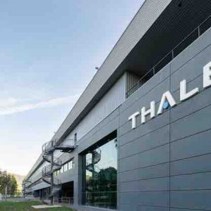La carte bancaire continue de se réinventer au cour de l’usine Thales de Gémenos