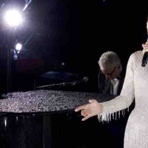 La version de «L’hymne à l’amour» de Céline Dion, interprétée lors des JO de Paris, sort en streaming