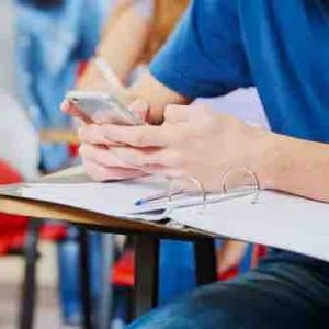 Téléphones portables : la nouvelle ministre de l’Education nationale Anne Genetet plaide pour laisser une «forme d’autonomie» aux chefs d’établissements