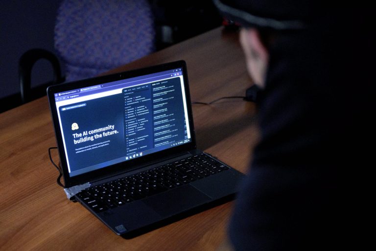 Augmentation glaçante des contenus pédo-pornographiques générées par l’IA sur internet 