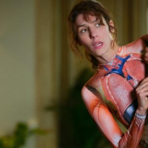 Doria Tillier réalise et interprète «Iris», une série primée dès lundi sur Canal+ 