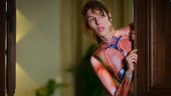 Doria Tillier réalise et interprète «Iris», une série primée dès lundi sur Canal+ 