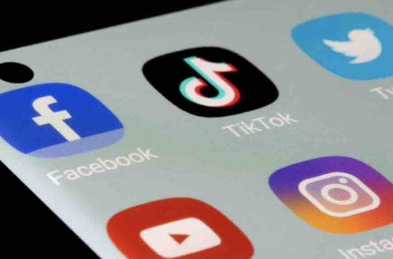 Modération des contenus en ligne: le gouvernement rappelle à l’ordre les réseaux sociaux