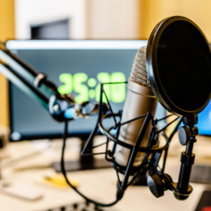 Les radios associatives françaises défendent leur mission sociale face aux menaces budgétaires 