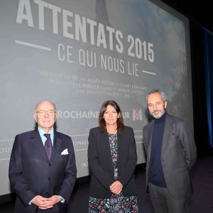 M6 : Anne Hidalgo, Bernard Cazeneuve et David Larramendy à l’avant-première de «Attentats 2015, ce qui nous lie»