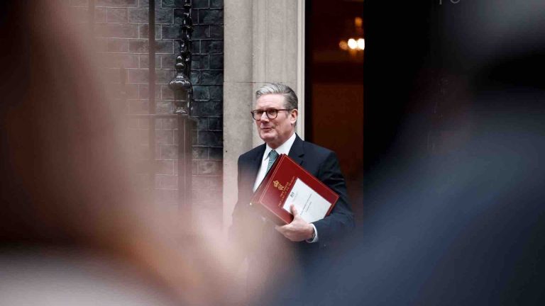 Royaume-Uni : le Premier ministre britannique Keir Starmer lance un plan d’action pour dynamiser une économie de l’IA en berne