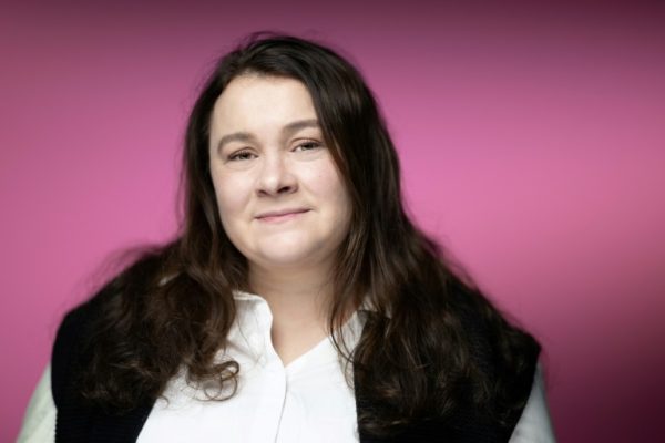 Emily Blaine : son roman de romance revu à l’ère post #MeToo pour Prime Video 