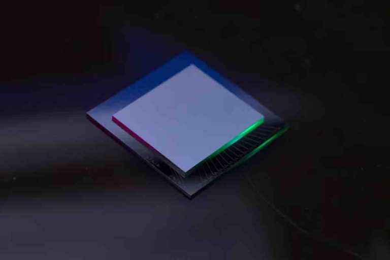 Amazon Web Services (AWS), la branche de cloud d’Amazon a présenté son prototype de puce conçue pour l’informatique quantique