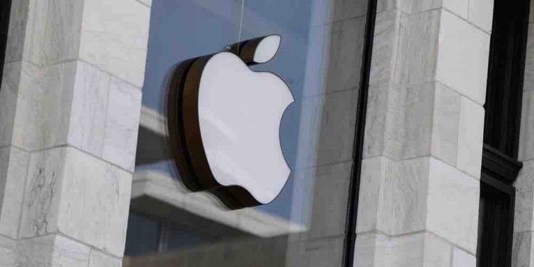 Apple visé par une plainte pour enregistrements secrets via Siri 