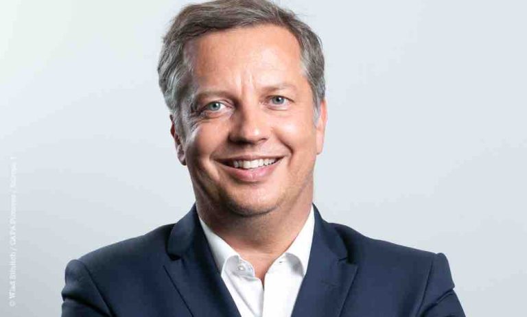 D. VIDAL REVEL (Europe 1) : «Notre priorité est de cultiver un esprit de grande famille»