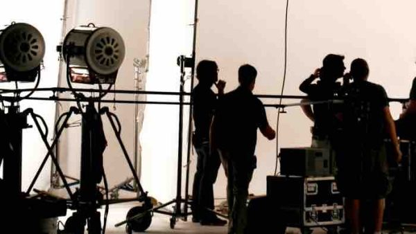 France 2 : la série «Apparences» en tournage avec Hélène de Fougerolles et Léonie Simaga
