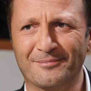 L’animateur Arthur demande devant le tribunal de Paris de contraindre X et Meta à retirer des vidéos l’accusant de «comportements sexistes»