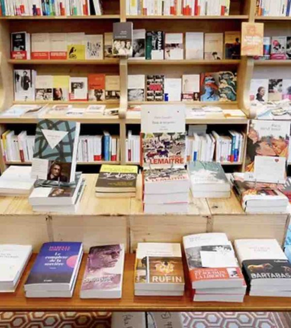 Marché du livre: libraires et magasins tirent un bilan positif de la loi sur les frais de port