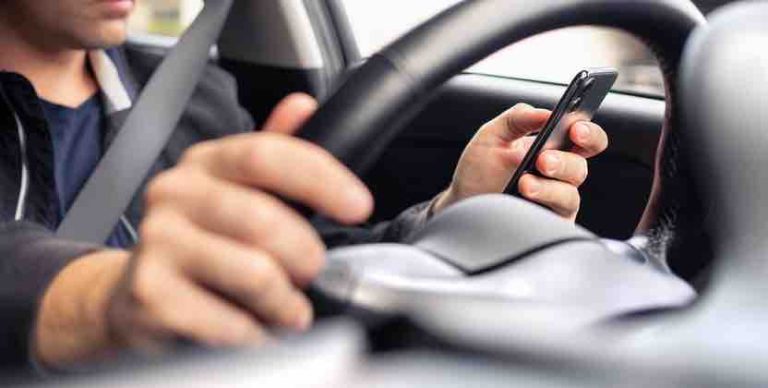 Risques du téléphone au volant : sur une piste d’essais, une simulation choc