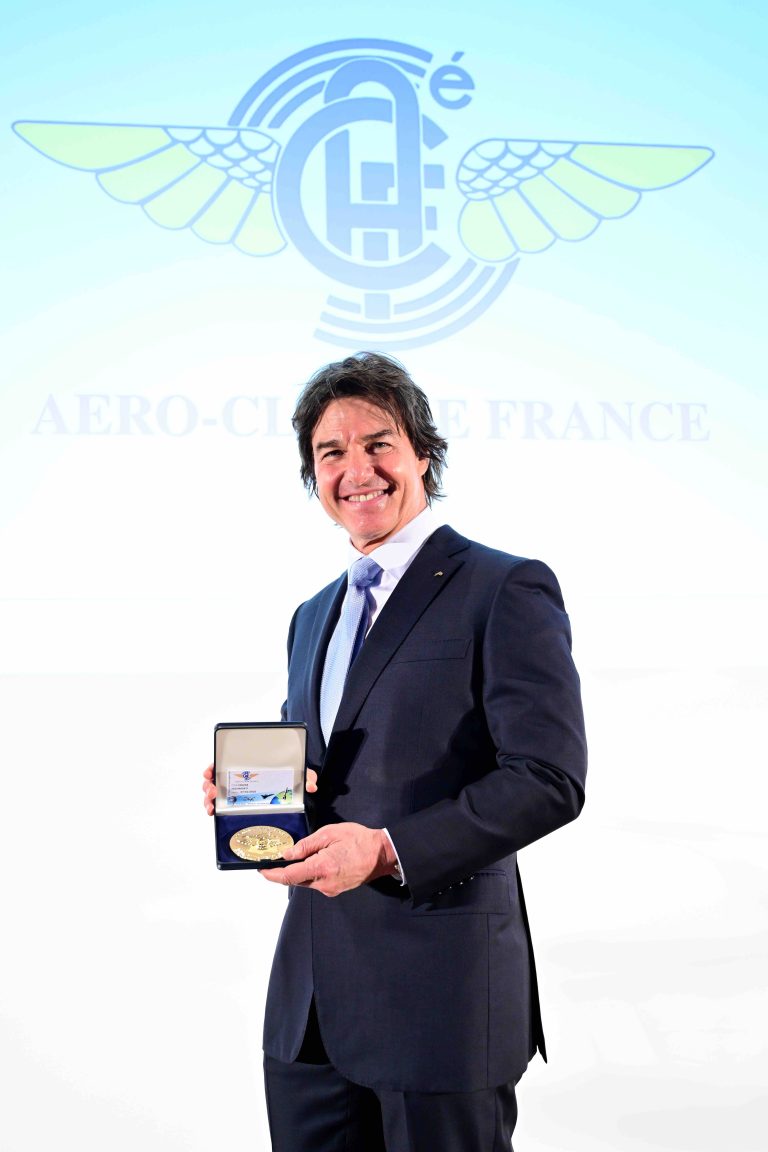 Tom Cruise honoré par la grande médaille de l’Aéro-Club de France